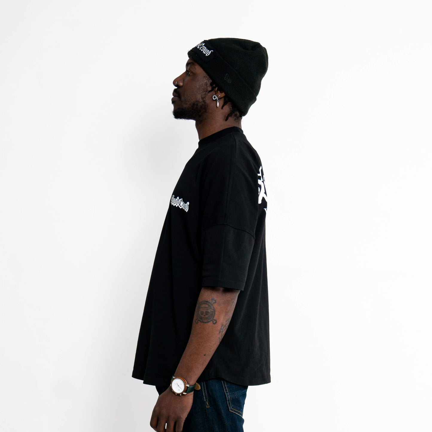 Chain Shirt Schwarz-Seitenansicht, Dropped Shoulders Detail