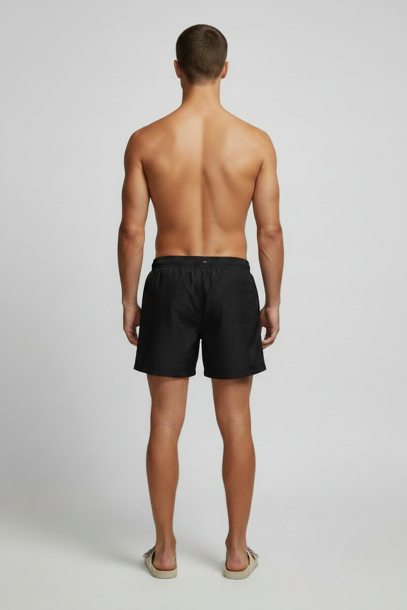 Blood Crowd Horizon Swim Shorts Schwarz – Rückansicht, helles Model, elastischer Bund mit Kordelzug